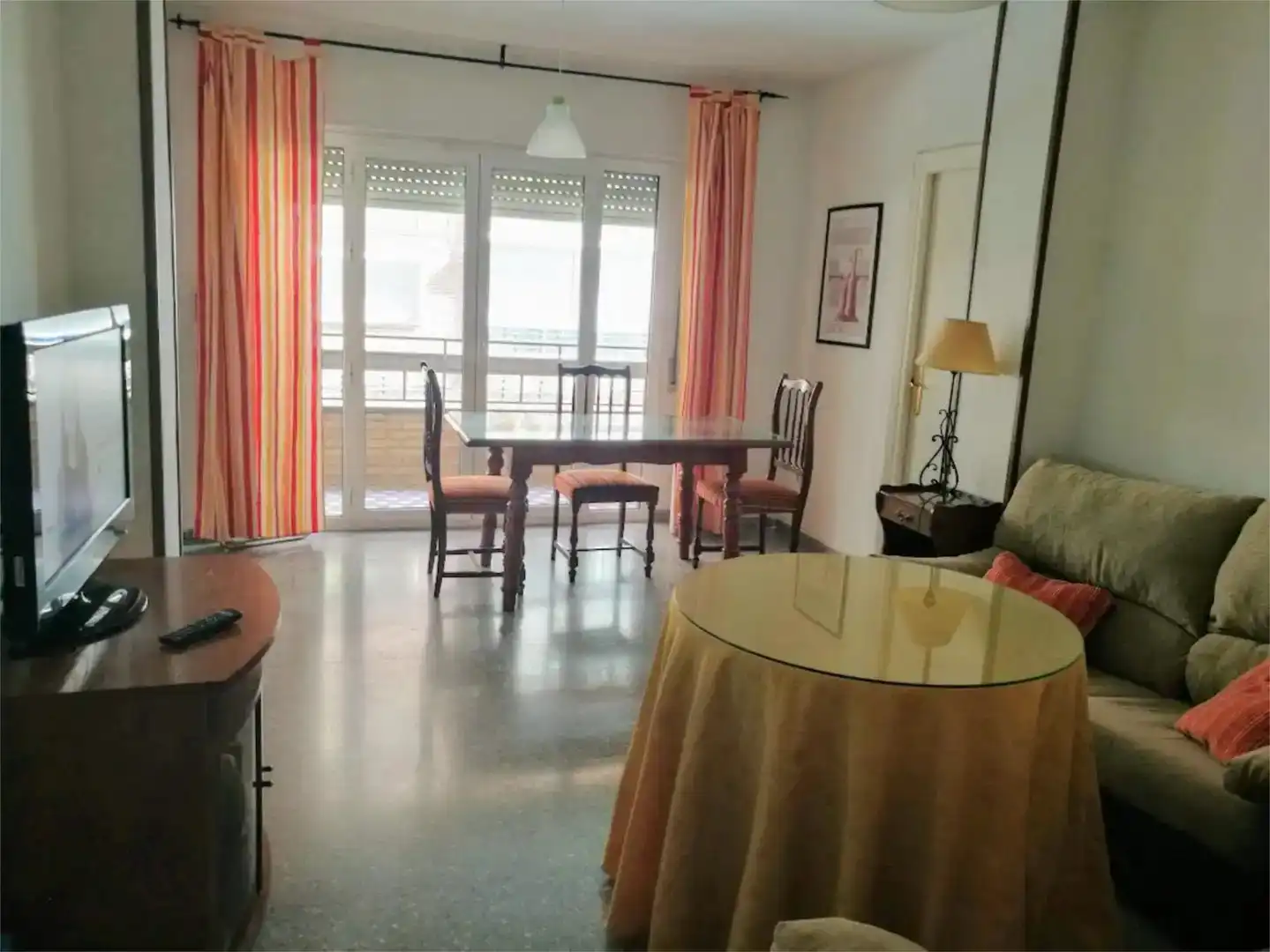 Comedor de Piso en venta en  Granada Capital con Amueblado, Horno y Lavadora