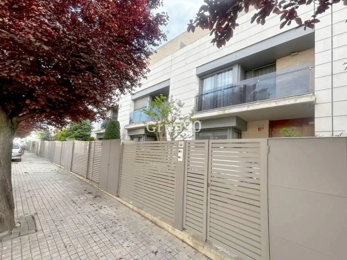 Vista exterior de Casa adosada en venta en Lleida con Aire acondicionado, Calefacción y Jardín privado