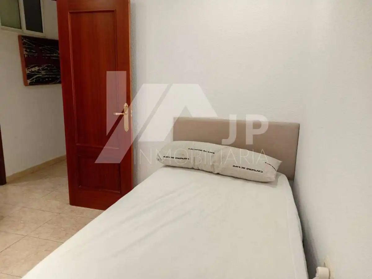 Wohnung zur Miete in Calle Buensuceso, Centro - Sagrario