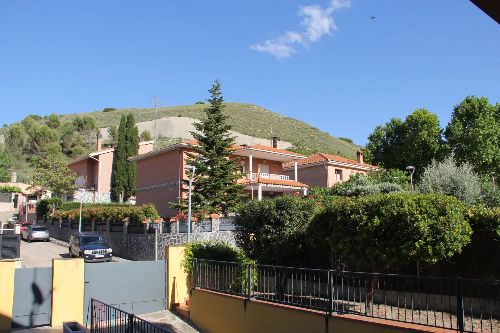 Außenansicht von Haus oder Chalet zum Verkauf in Villalbilla mit Klimaanlage, Heizung und Privatgarten