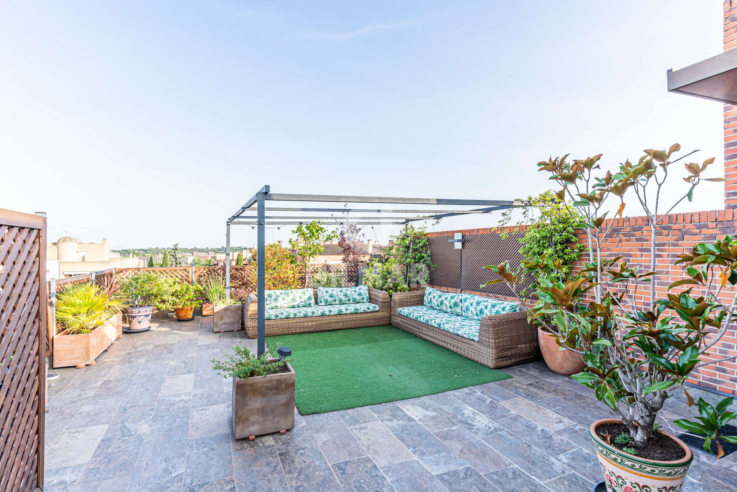 Terrace of Duplex for sale in Pozuelo de Alarcón  with Heating, Private garden and Storage room
