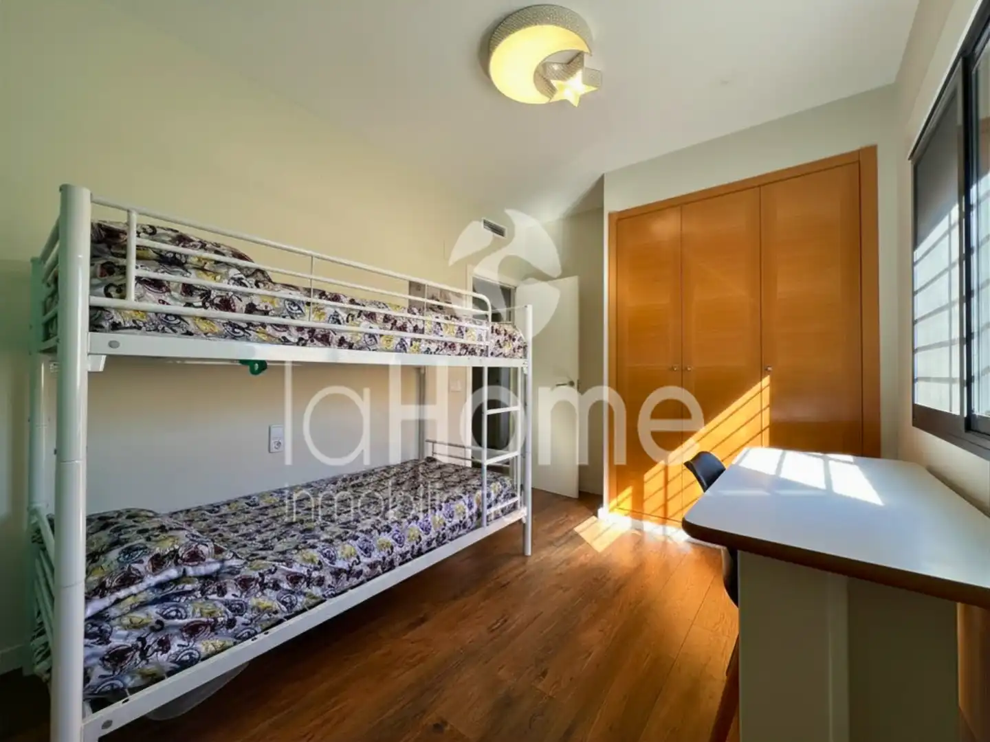 Bedroom of Houses for sale in La Pobla de Vallbona  with Air Conditioner, Parquet flooring and Terrace