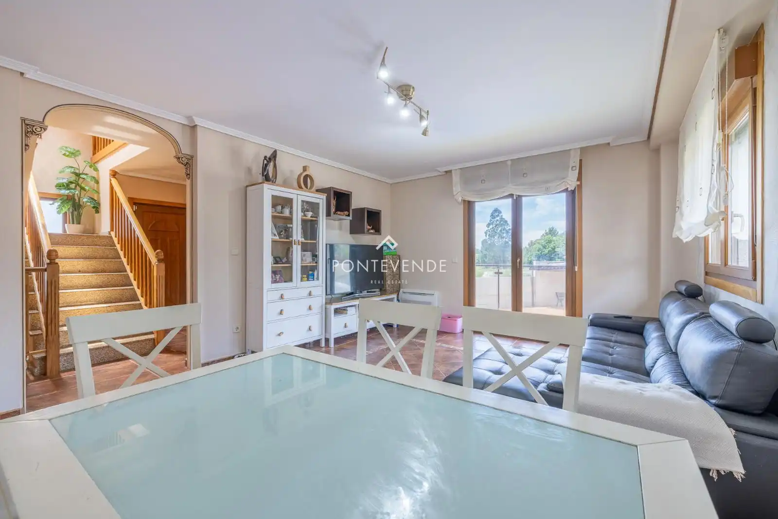 Vista exterior de Casa o xalet en venda en A Guarda   amb Calefacció, Terrassa i Piscina