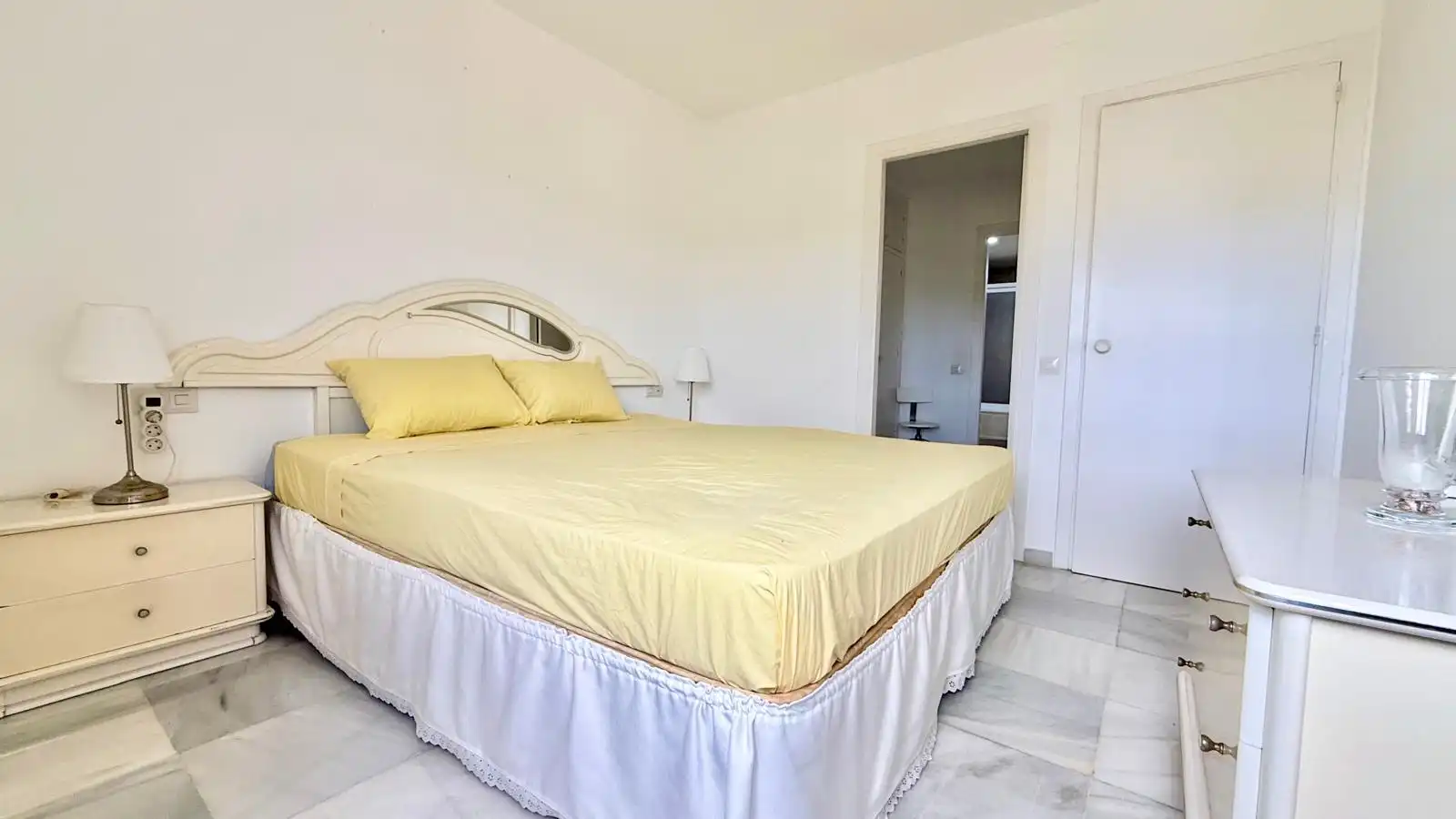 Bedroom of Flat for sale in Estepona  with Terrace, Furnished and Oven