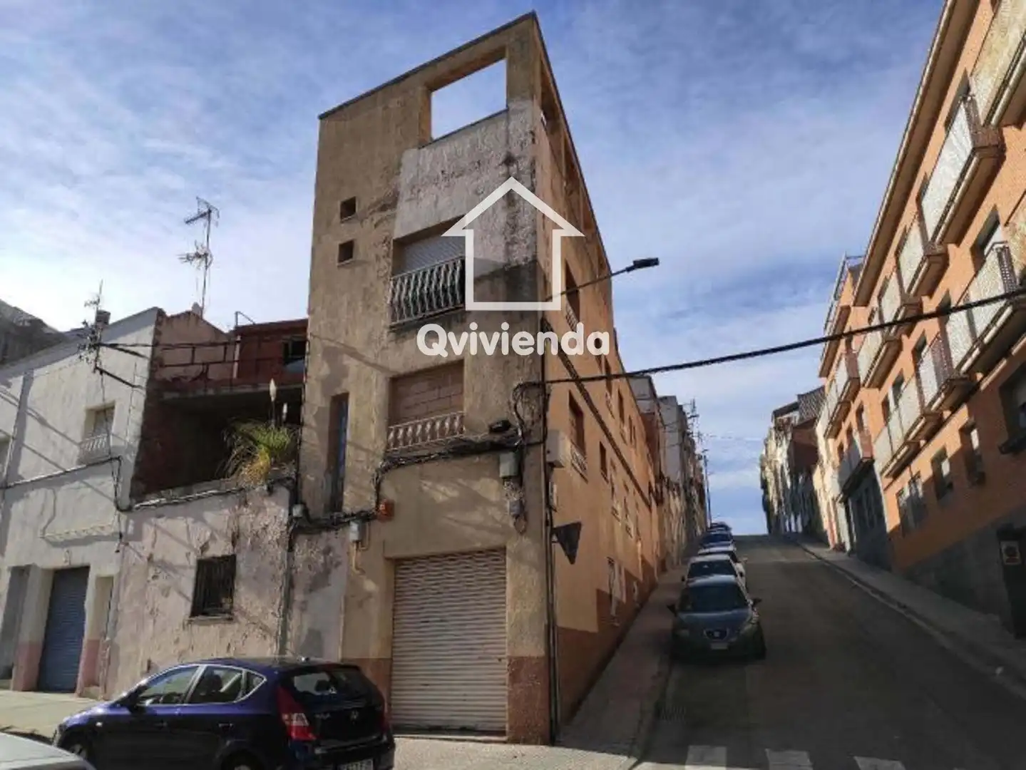Vista exterior de Edifici en venda en Terrassa