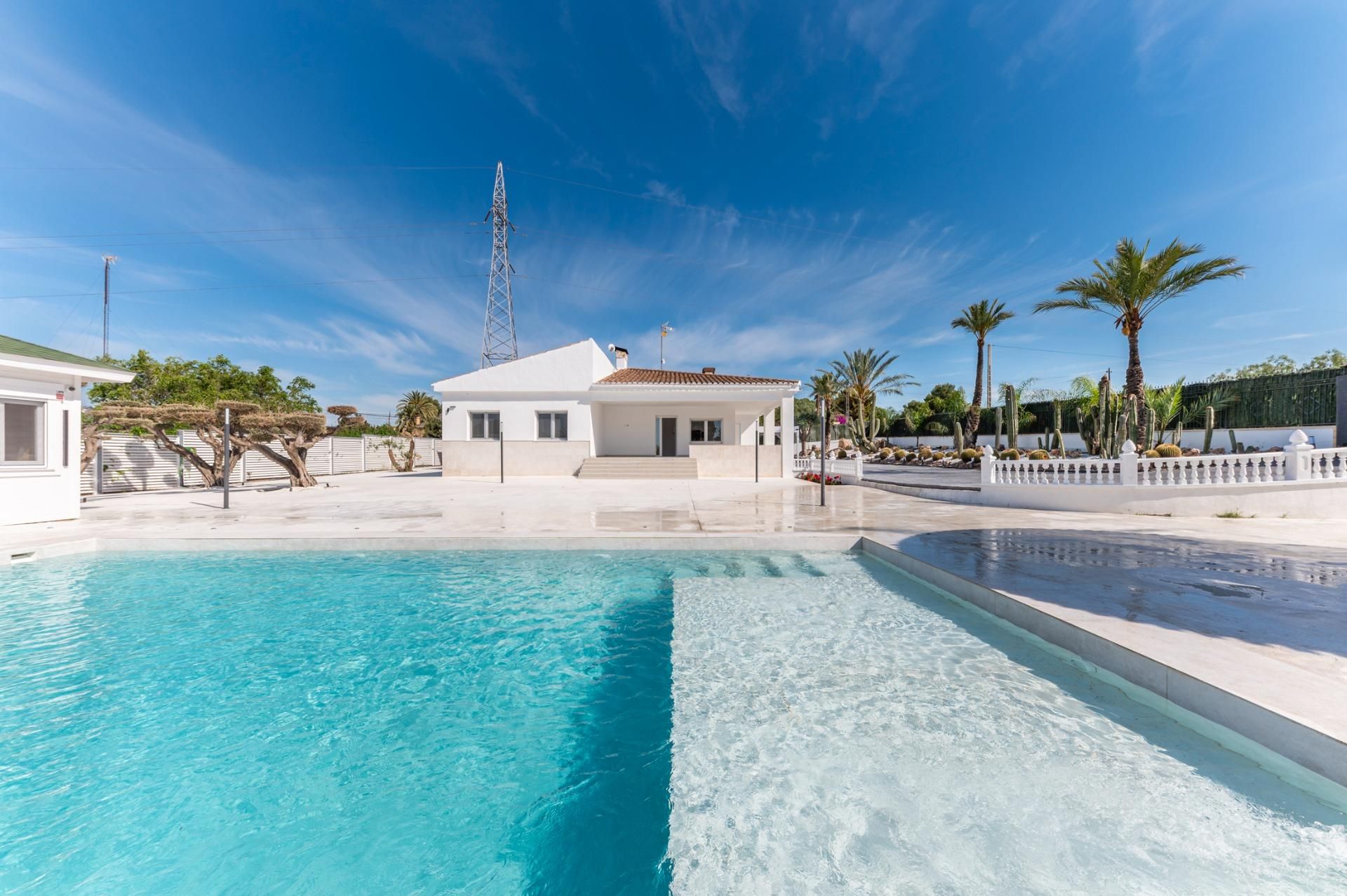 Swimming pool of House or chalet for sale in Elche / Elx  with Air Conditioner, Heating and Private garden