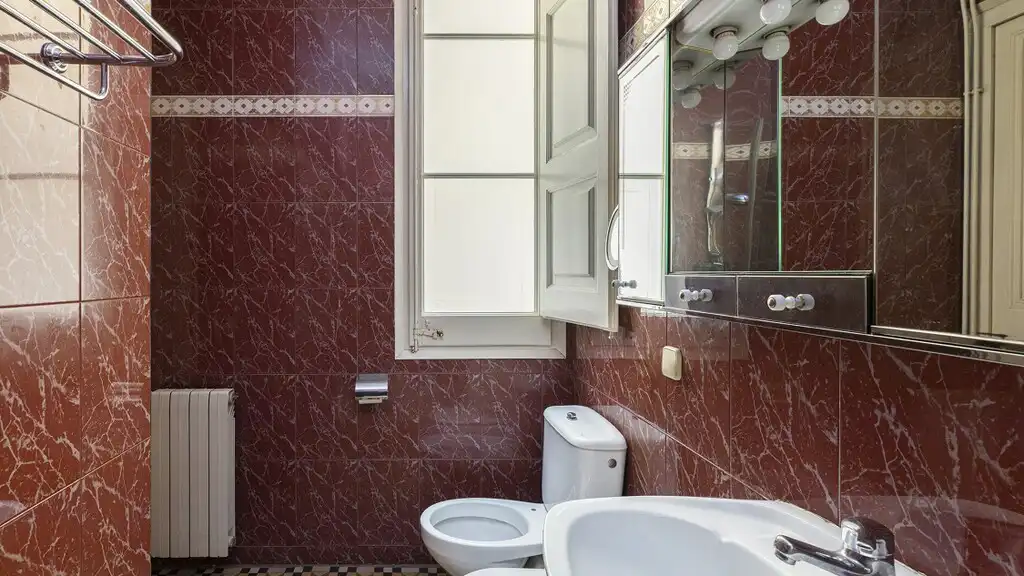 Bathroom of Apartments for sale in Barcelona  with Heating, Terrace and Balcony