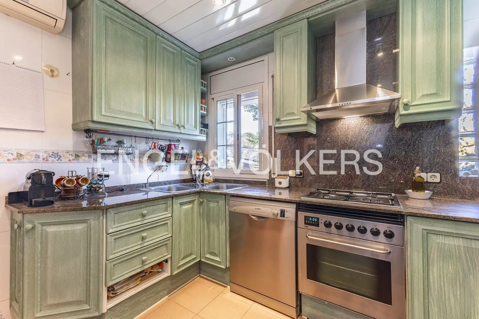 Kitchen of Houses for sale in Sant Cugat del Vallès  with Air Conditioner, Heating and Private garden