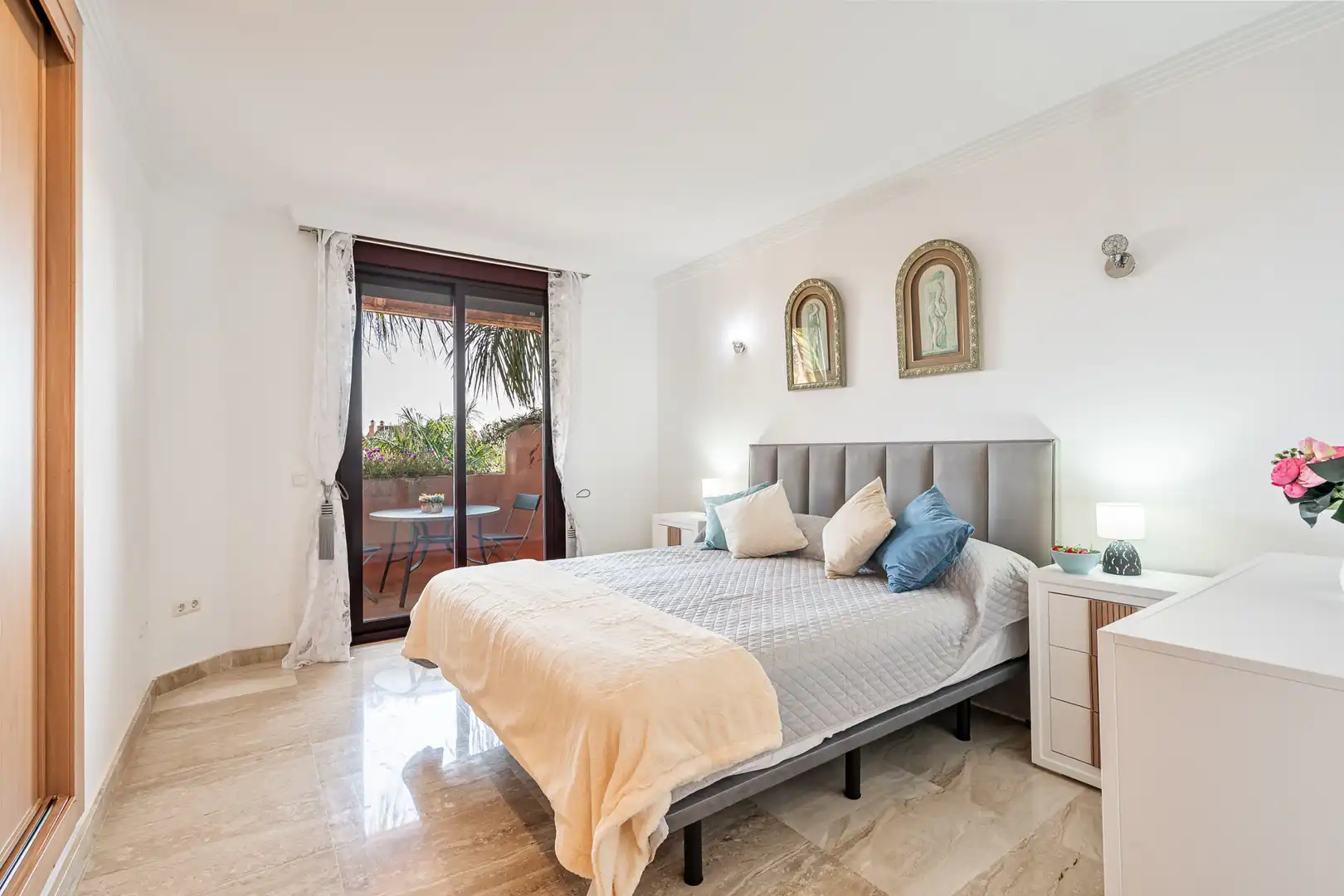 Schlafzimmer von Wohnungen zur Miete in Estepona mit Klimaanlage, Terrasse und Schwimmbad