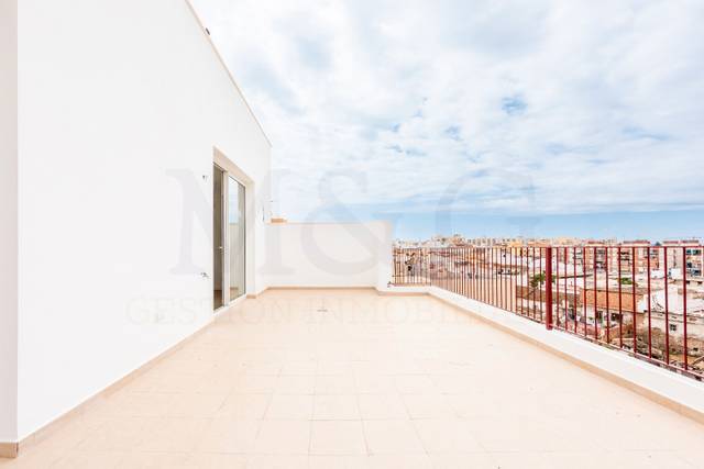 Ático en Venta en Calle Carrera de las Angustias en Centro