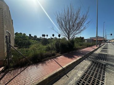 Terreno residencial en venta en Avenida de Almoradí 11