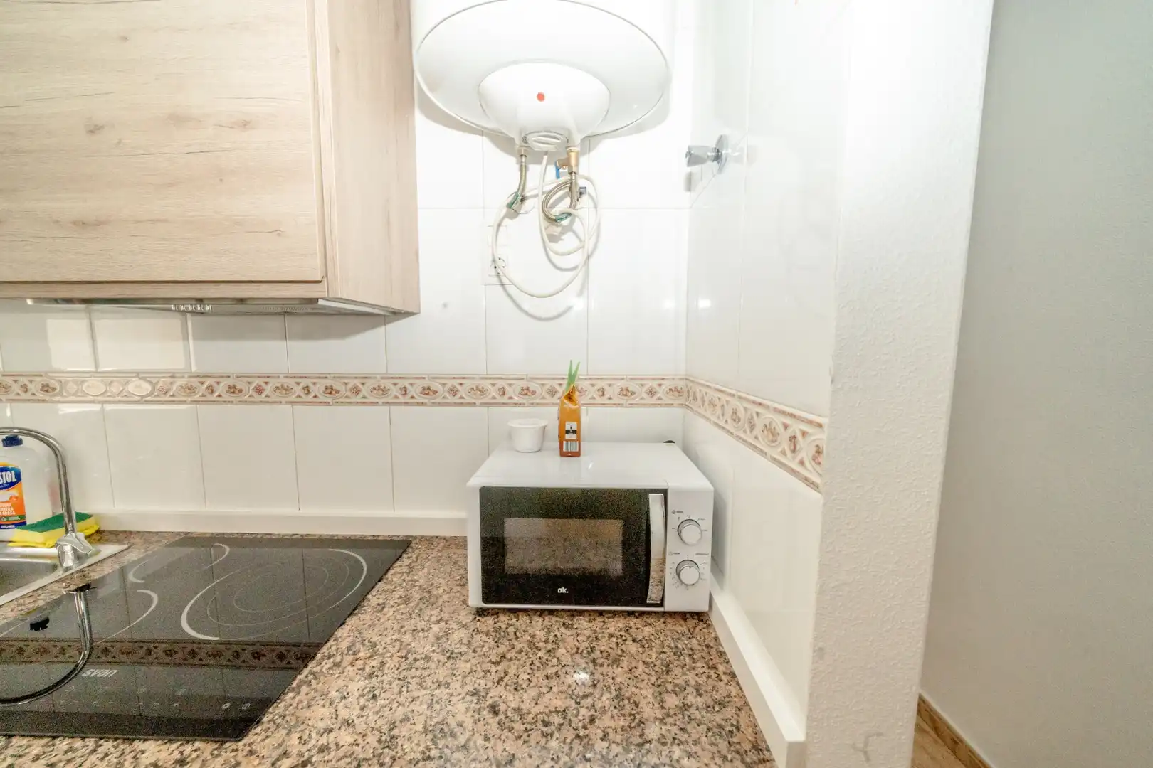 Cocina de Apartamento de alquiler en Torrevieja con Aire acondicionado, Terraza y Piscina
