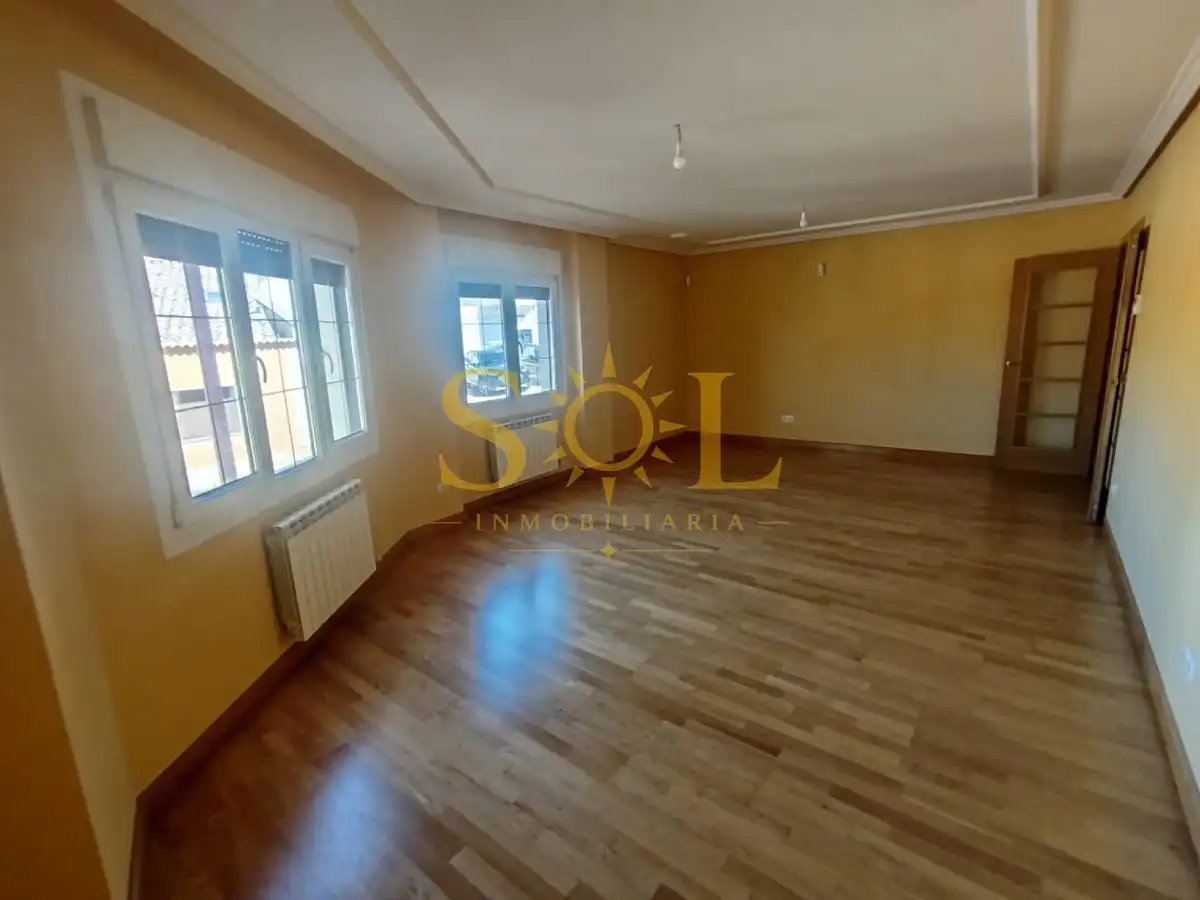 Living room of Flat for sale in Valencia de Don Juan  with Heating and Terrace
