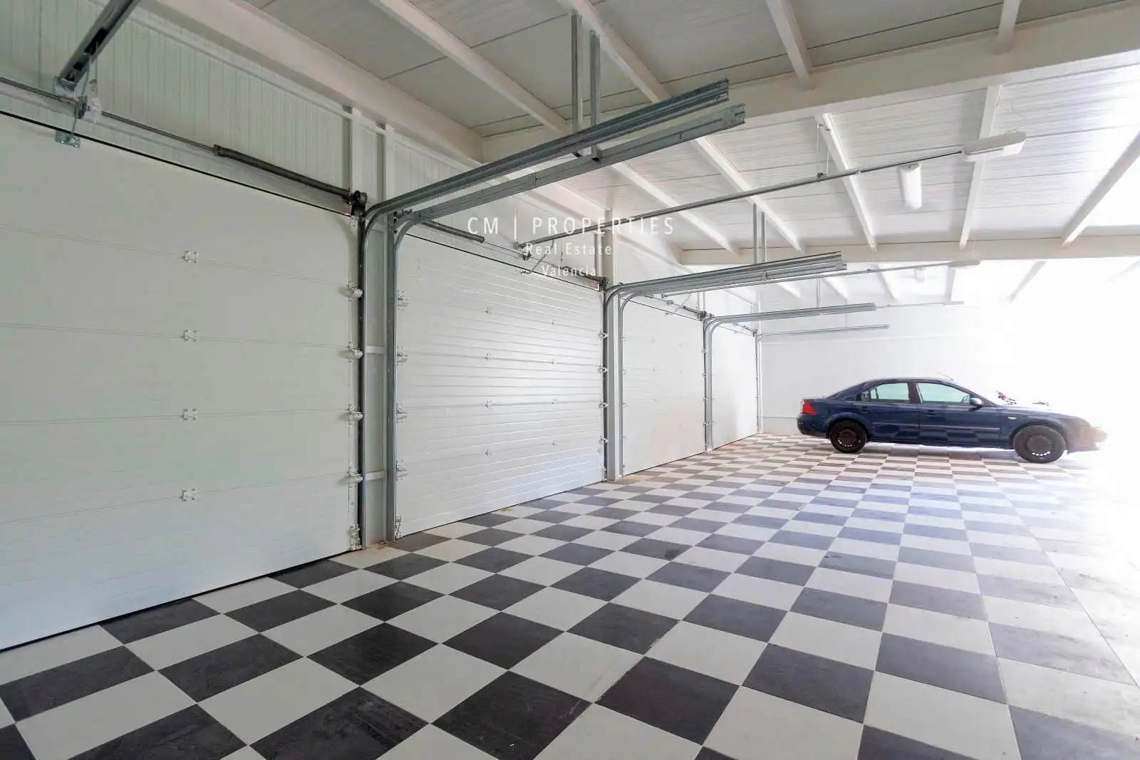 Parking de Casa o chalet en venta en Paterna con Aire acondicionado, Calefacción y Piscina