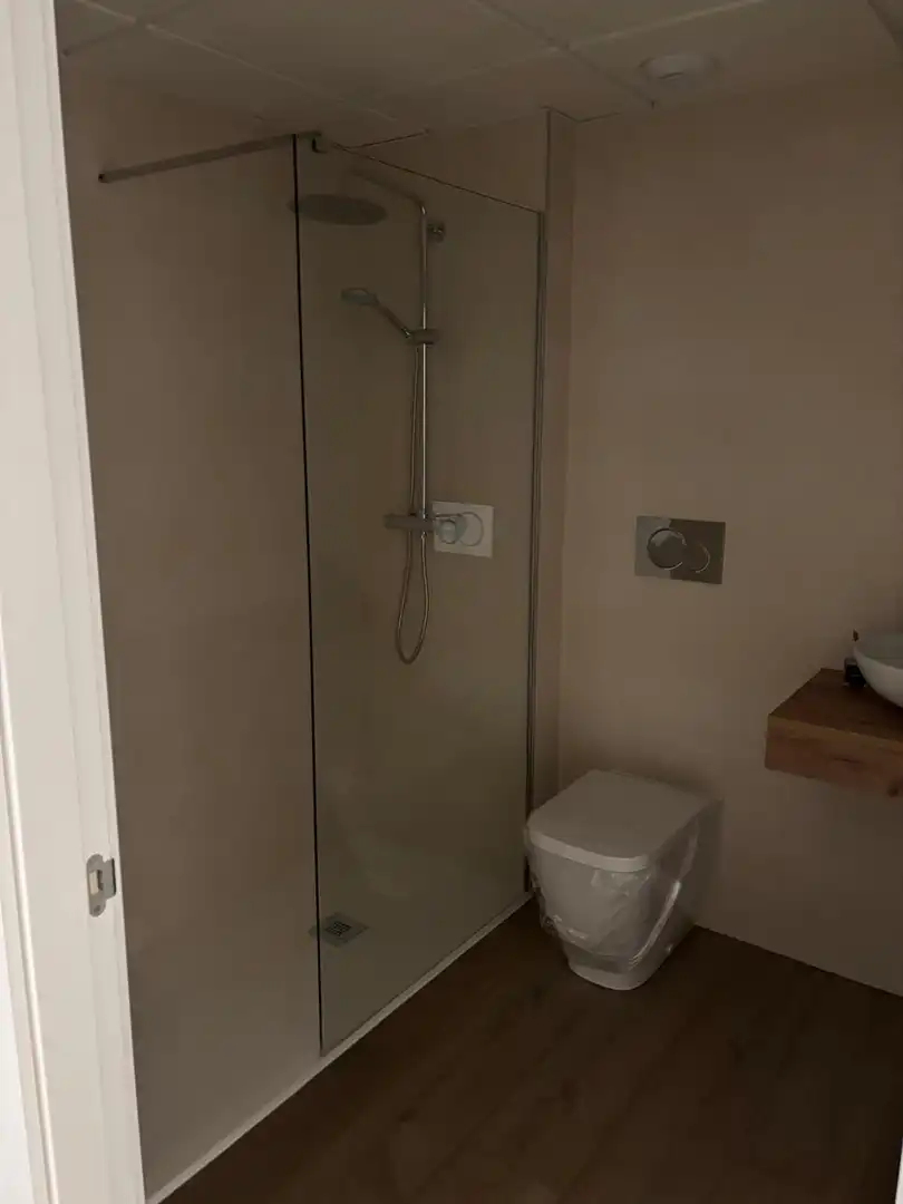 Baño de Piso en venta en El Puig de Santa Maria con Aire acondicionado, Balcón y Piscina comunitaria