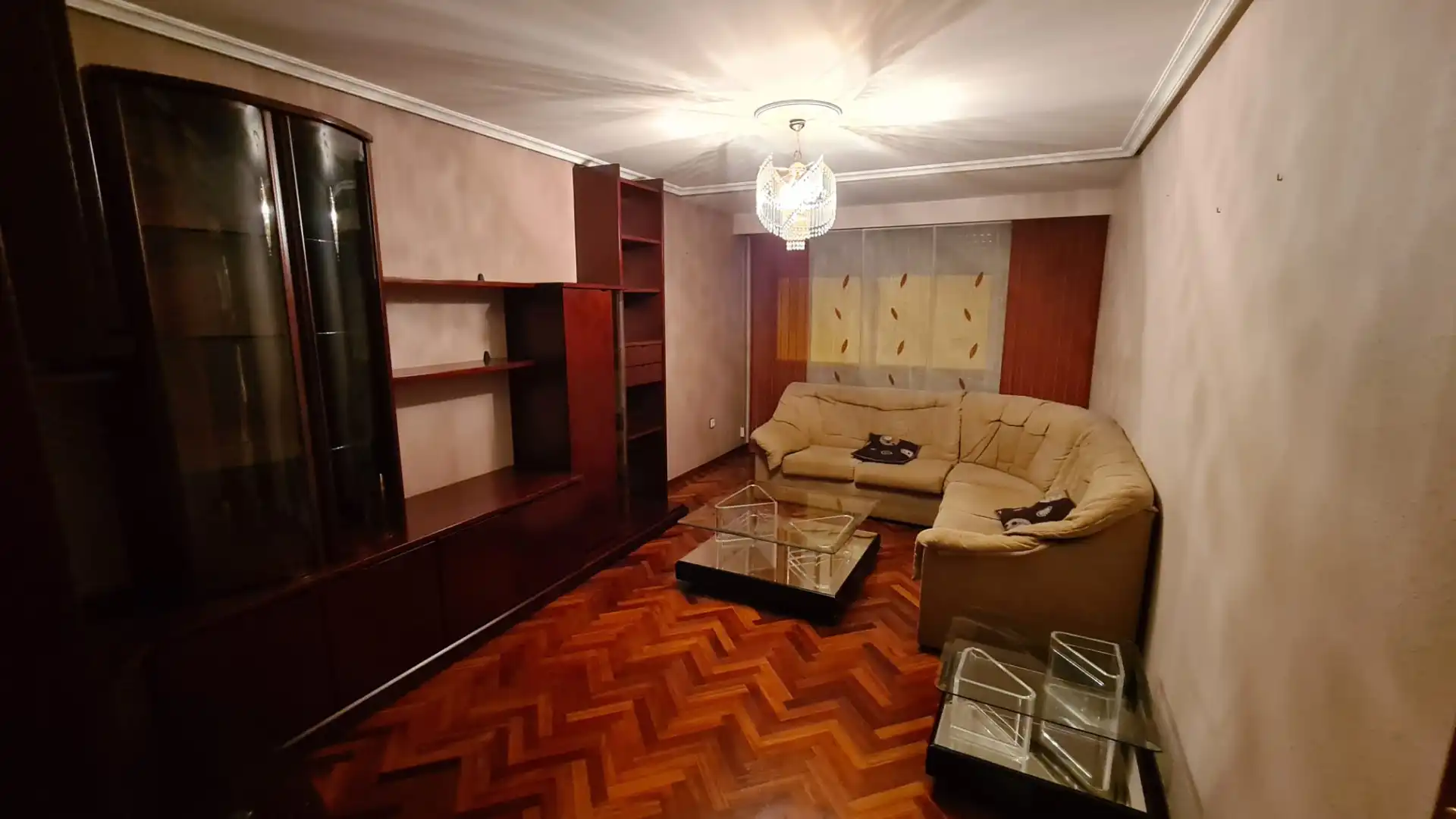 Sala d'estar de Pis de lloguer en Ourense Capital  amb Calefacció, Parquet i Moblat