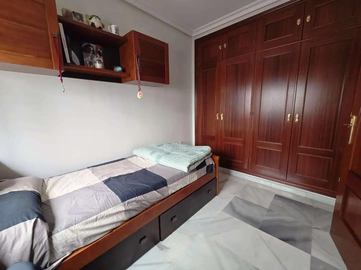 Dormitori de Casa o xalet en venda en Castilleja de la Cuesta amb Aire condicionat, Terrassa i Balcó