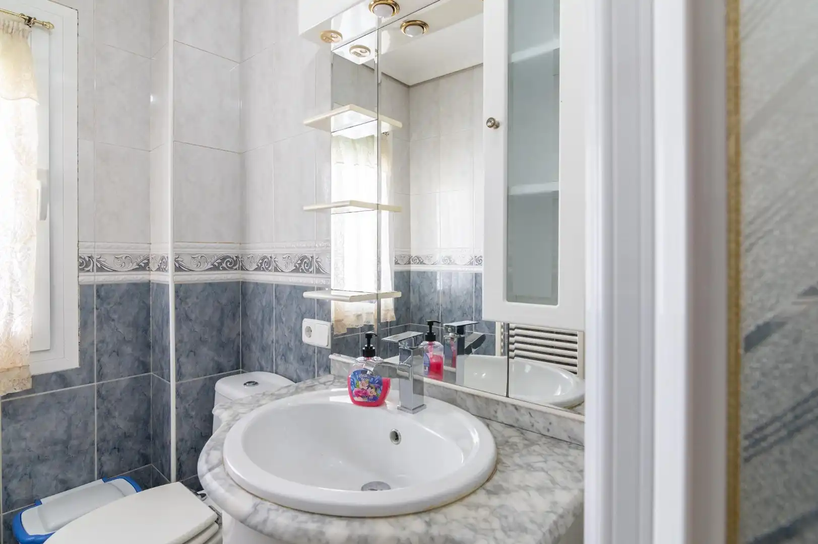Baño de Piso en venta en  Pamplona / Iruña con Calefacción, Parquet y Balcón