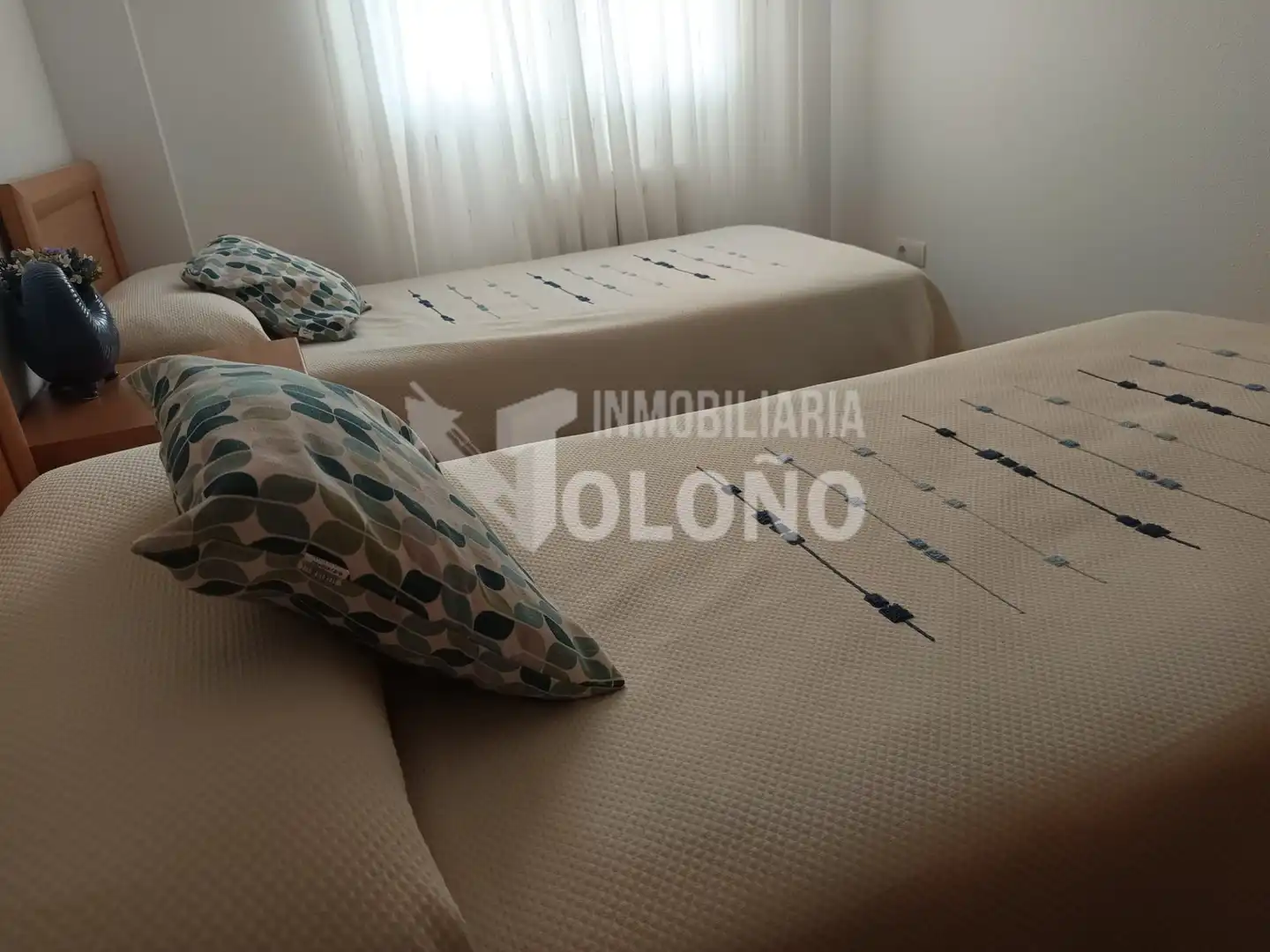 Dormitori de Apartament en venda en Castañares de Rioja amb Calefacció, Moblat i Forn