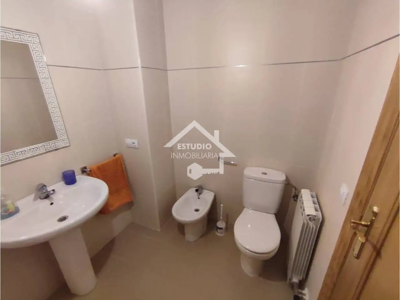 Bathroom of Detached homes for sale in Canillas de Río Tuerto  with Heating, Parquet flooring and Terrace