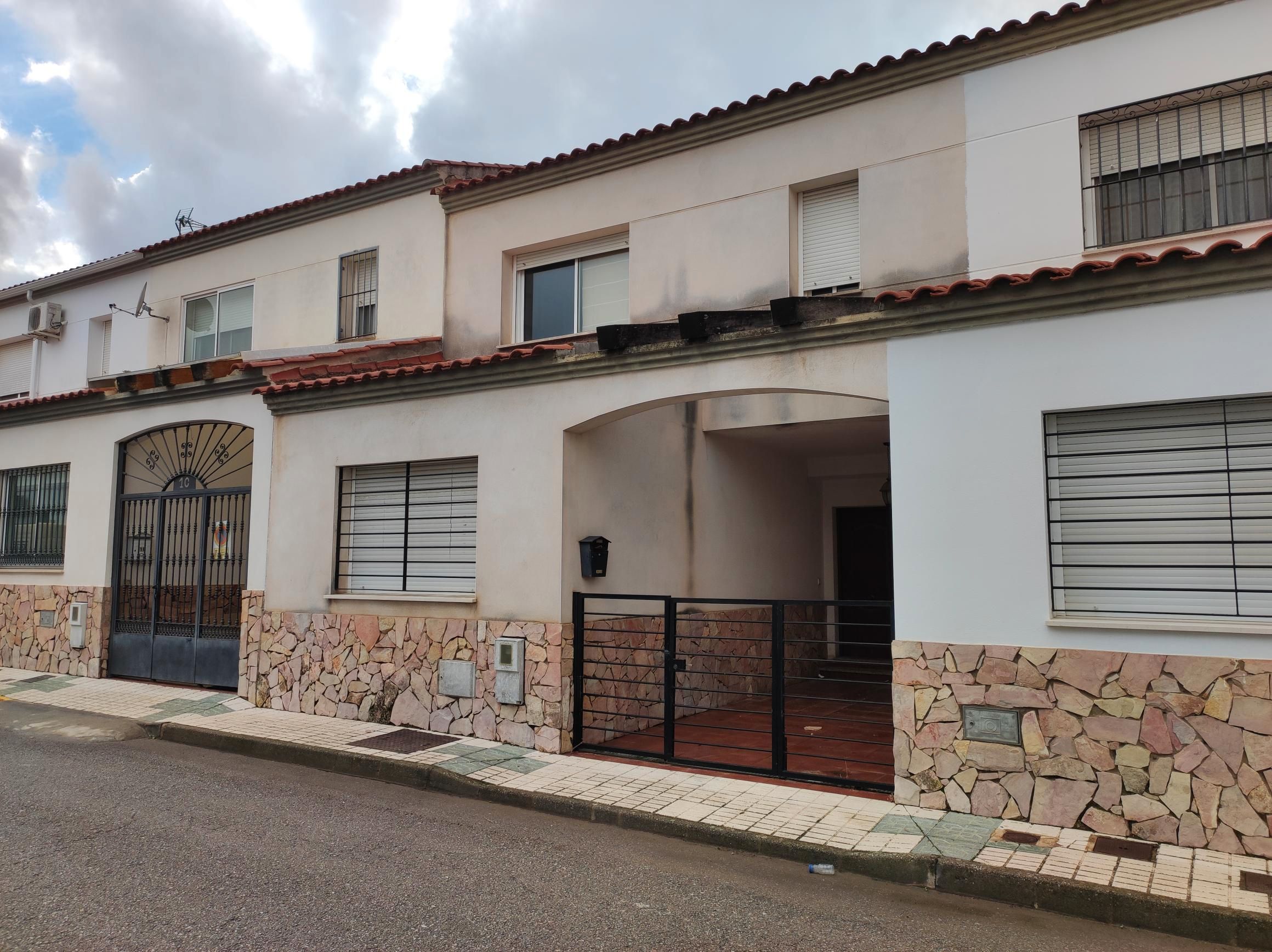 Casa adosada en venda a DONANTES DE SANGRE, Los Santos de Maimona
