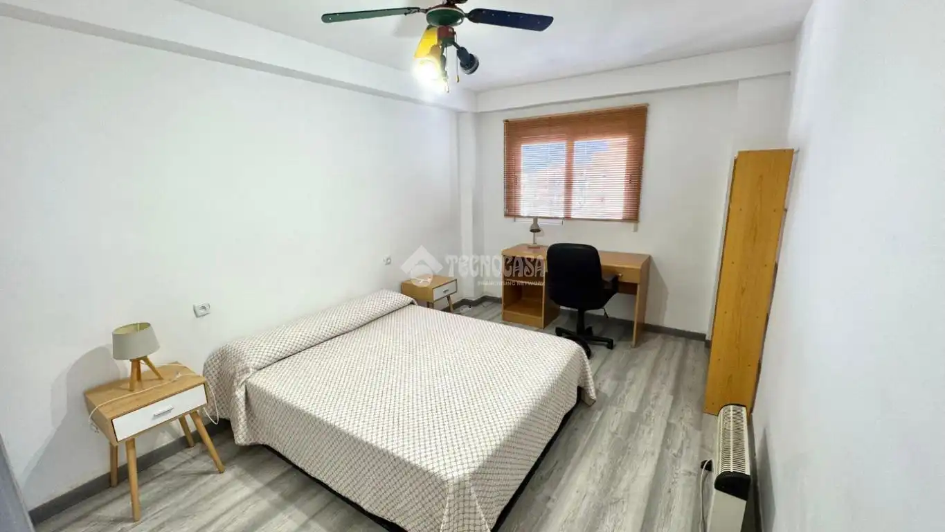 Habitación de Piso de alquiler en Granada con Amueblado