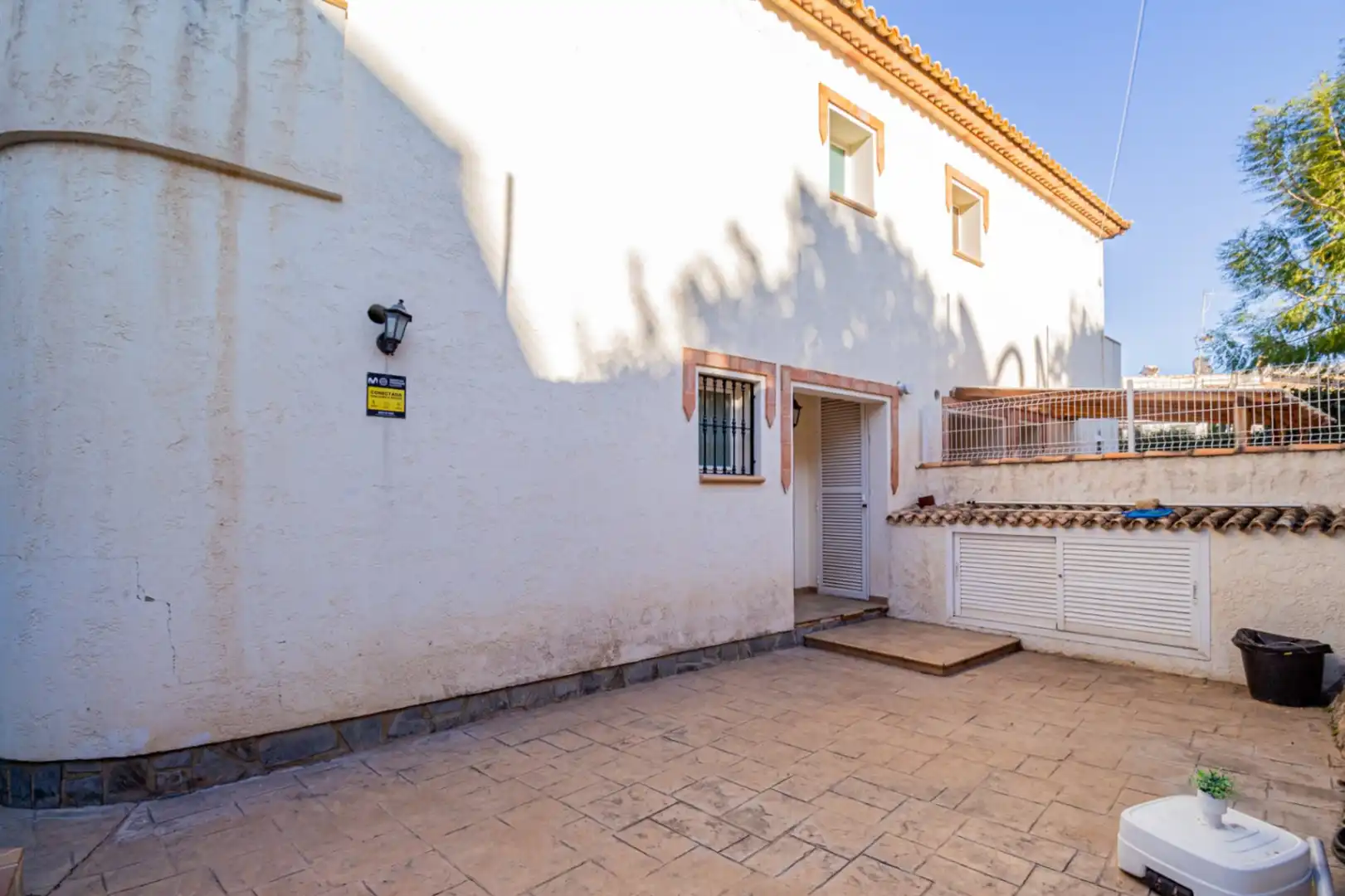 Vista exterior de Casa adosada en venda en La Nucia amb Aire condicionat, Calefacció i Jardí privat