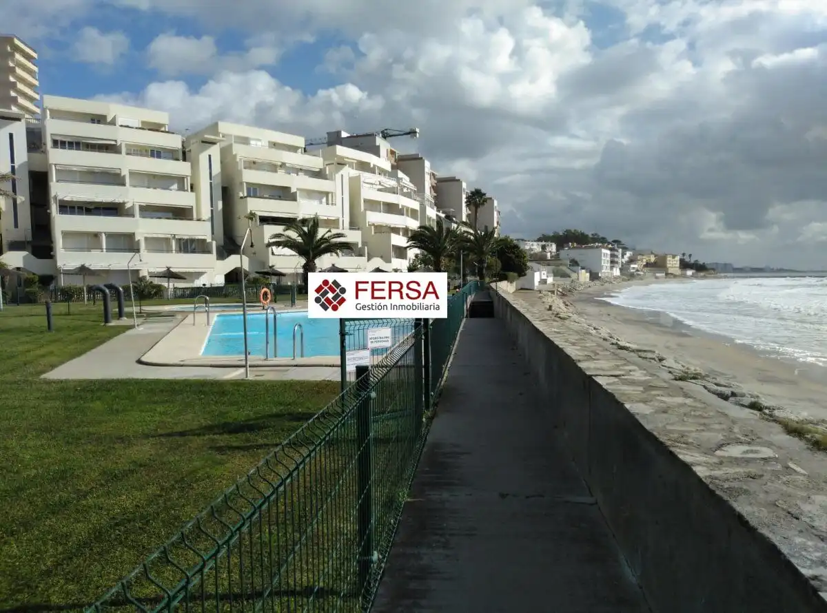 Außenansicht von Wohnungen zur Miete in El Puerto de Santa María mit Klimaanlage, Heizung und Privatgarten