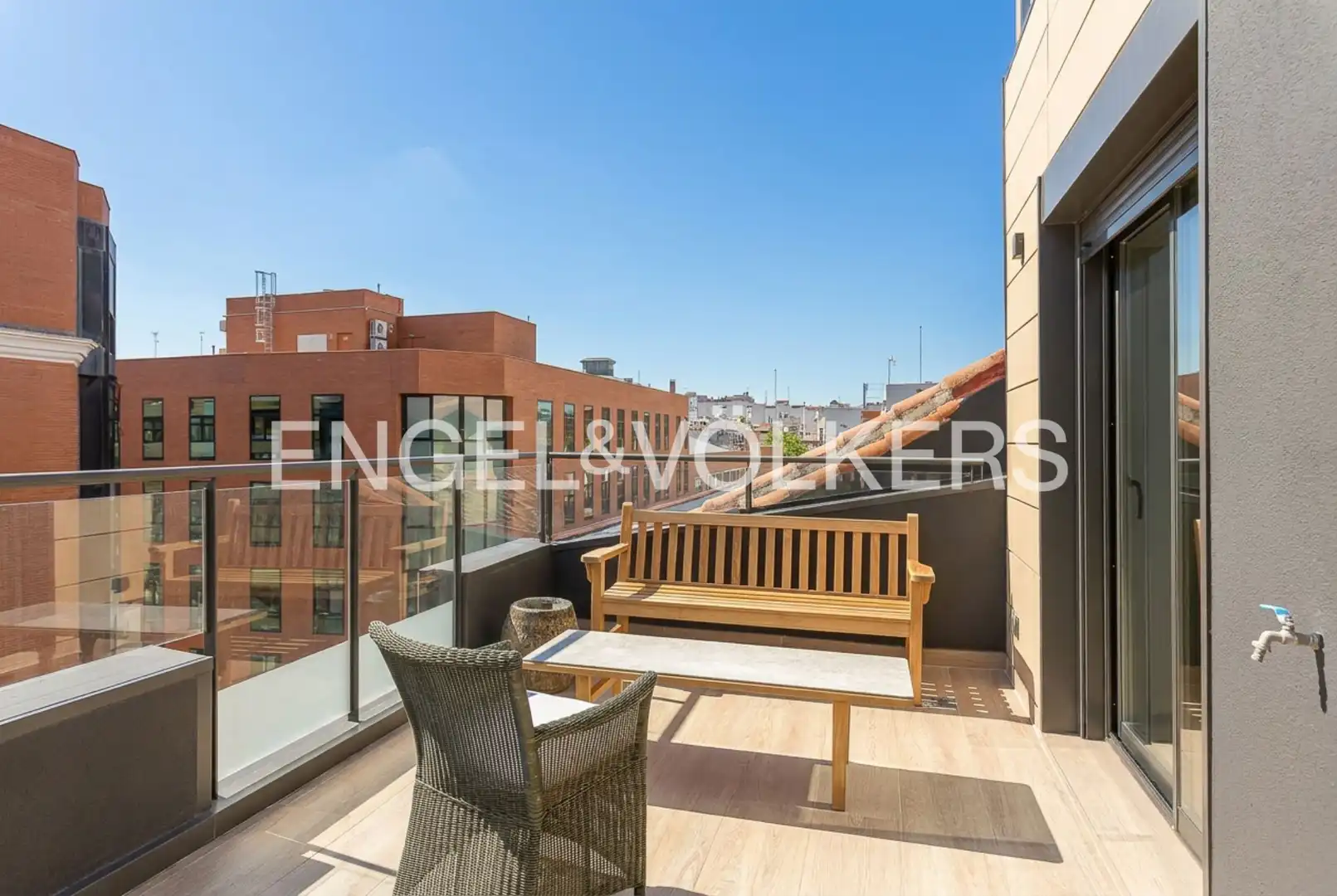 Terrassa de Àtic de lloguer en Madrid amb Aire condicionat, Calefacció i Jardí privat