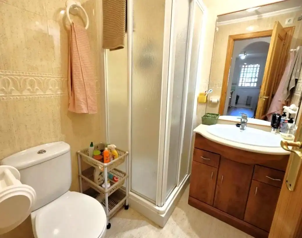 Baño de Casa adosada de alquiler en Santa Pola con Aire acondicionado, Calefacción y Parquet