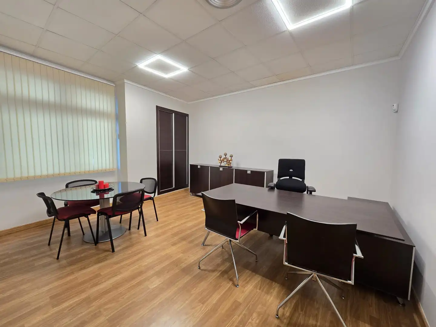 Local de alquiler en Torrevieja con Aire acondicionado, Parquet y Amueblado