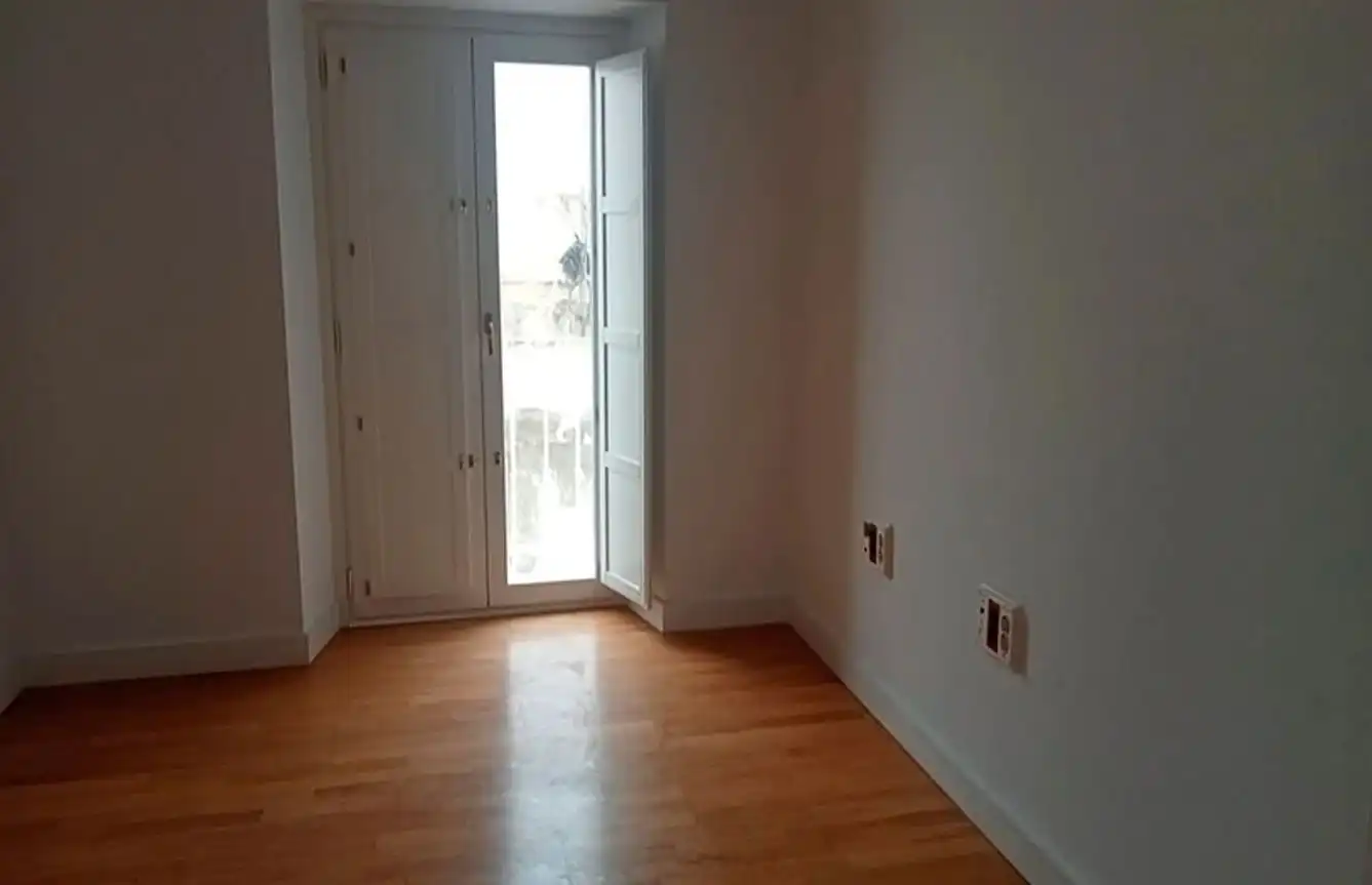 Schlafzimmer von Büro zum Verkauf in San Fernando mit Klimaanlage und Heizung