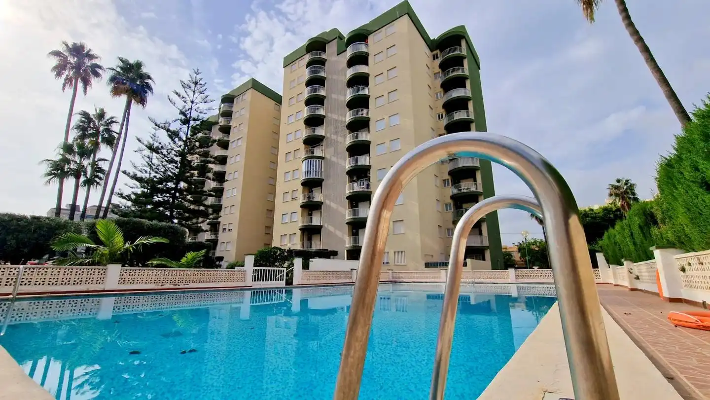 Schwimmbecken von Wohnungen zum Verkauf in Gandia mit Klimaanlage, Terrasse und Möbliert