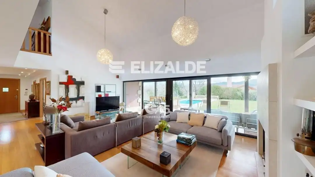 Sala d'estar de Casa o xalet en venda en Hondarribia amb Calefacció, Jardí privat i Terrassa