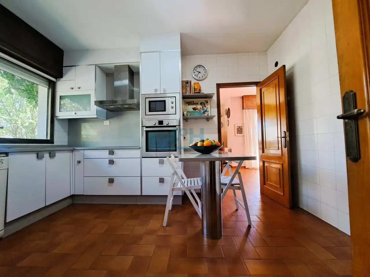Cuina de Casa o xalet en venda en San Cibrao das Viñas amb Calefacció, Jardí privat i Terrassa