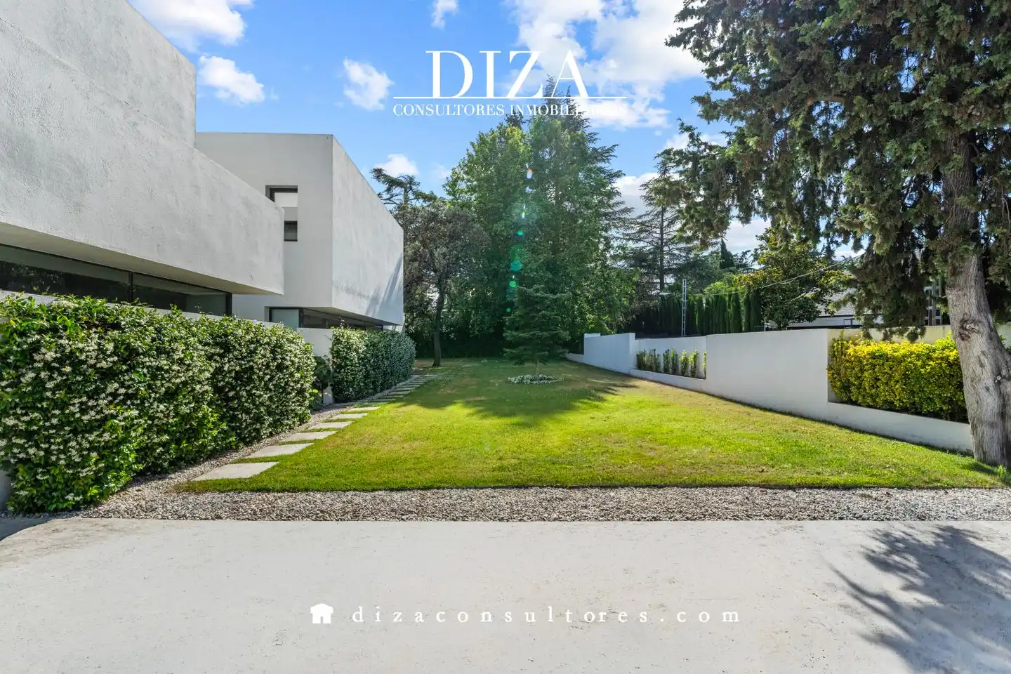 Vista exterior de Casa o chalet en venta en Madrid