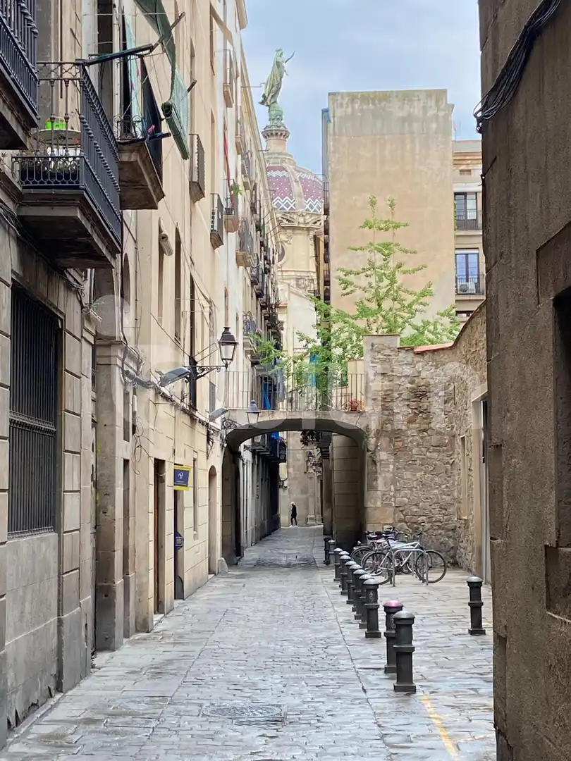 Vista exterior de Edifici en venda en Barcelona