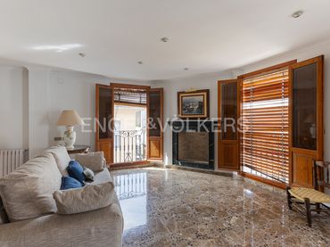 Appartamento con balcone in affitto a Calle Sant bernat i les germanes