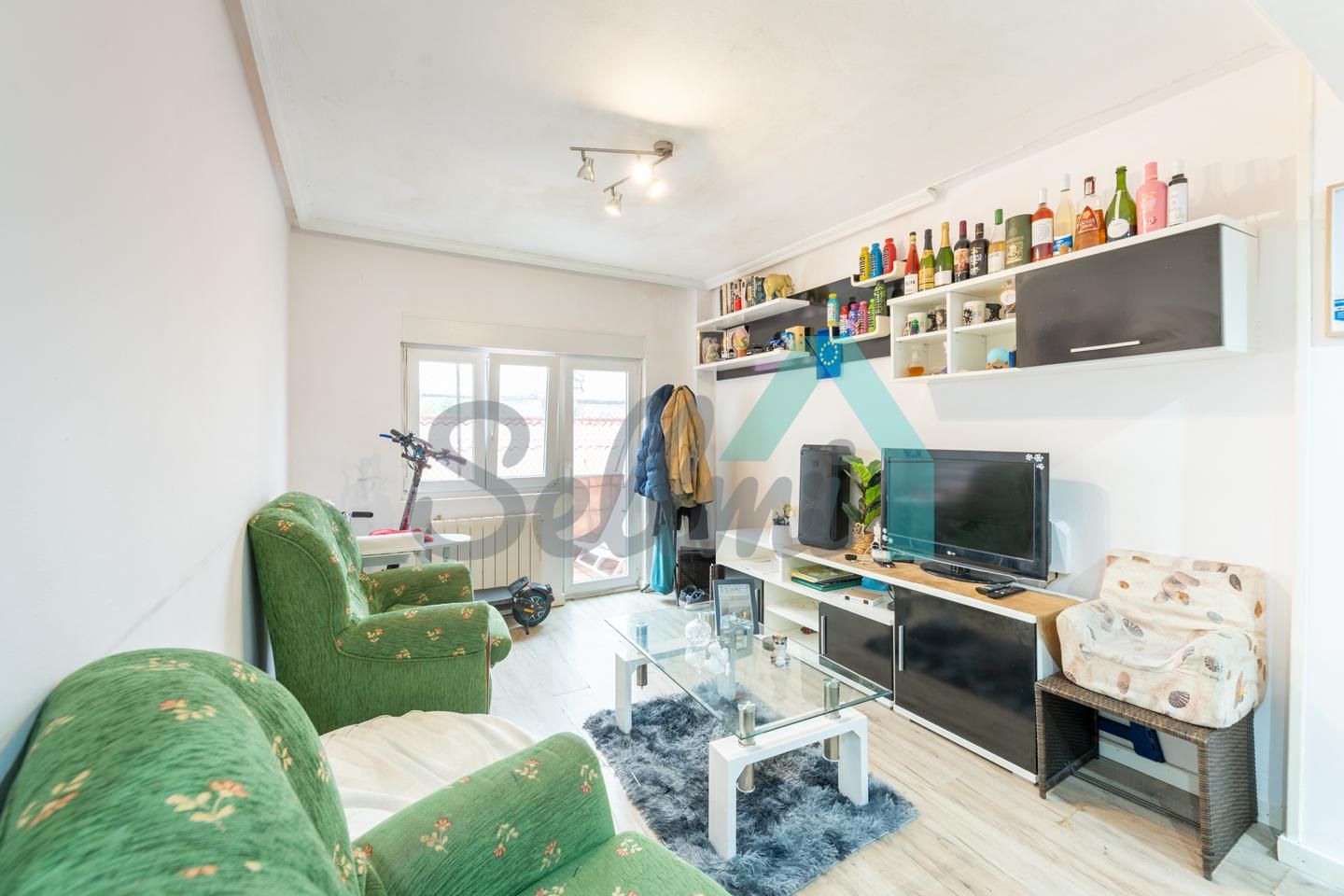 Living room of Flat for sale in Oviedo   with Heating, Terrace and Storage room