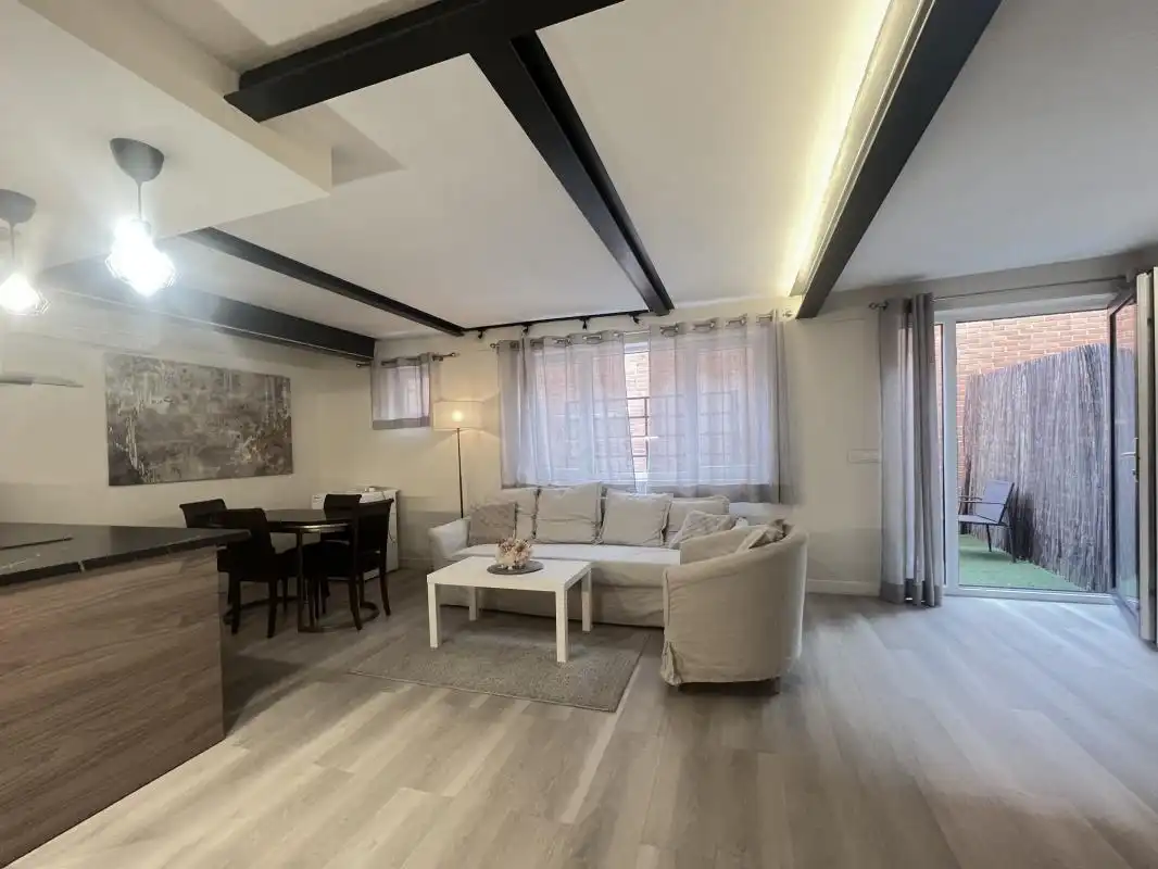 Erdgeschoss zur Miete in Calle del Lido, Conde Orgaz - Piovera