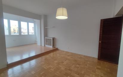 Living room of Flat for sale in  Madrid Capital  with Air Conditioner, Heating and Parquet flooring