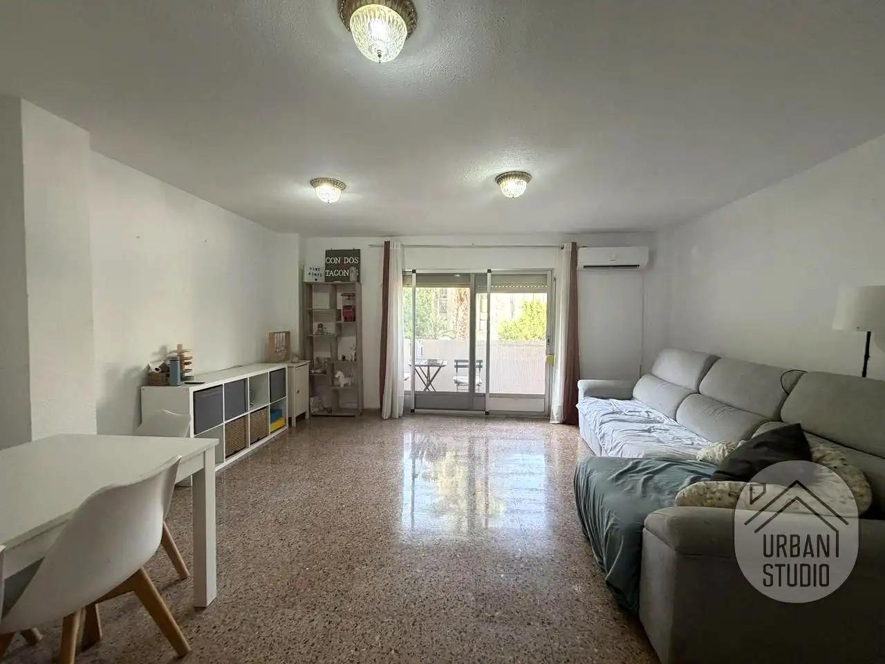 Sala d'estar de Pis en venda en Alicante / Alacant amb Terrassa
