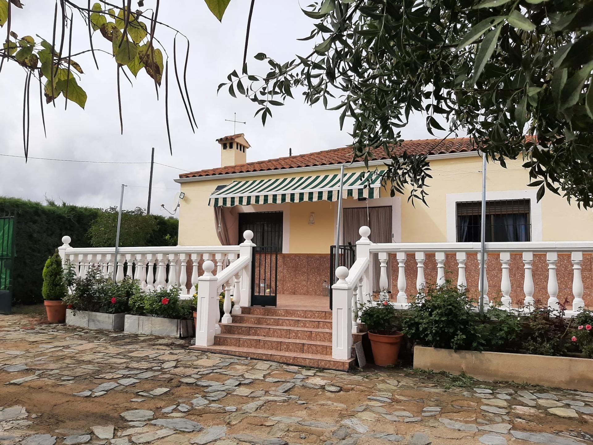 Vista exterior de Casa o xalet en venda en Casar de Cáceres amb Aire condicionat, Calefacció i Traster
