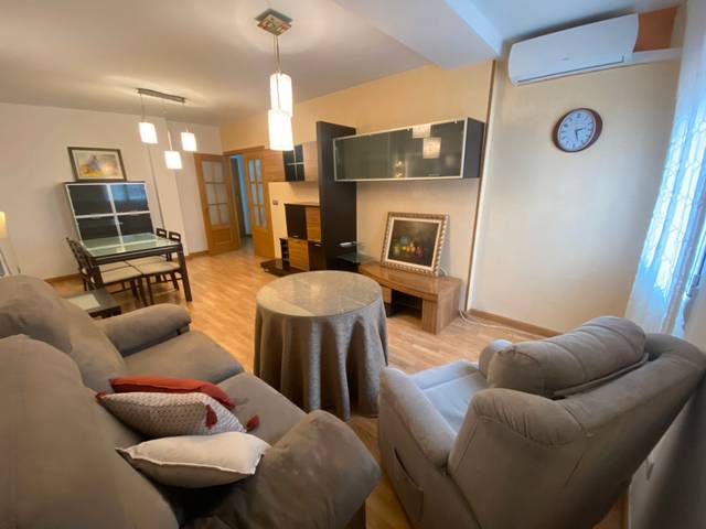 Piso en Alquiler en Calle Juan XXIII, 20 en San Cayetano