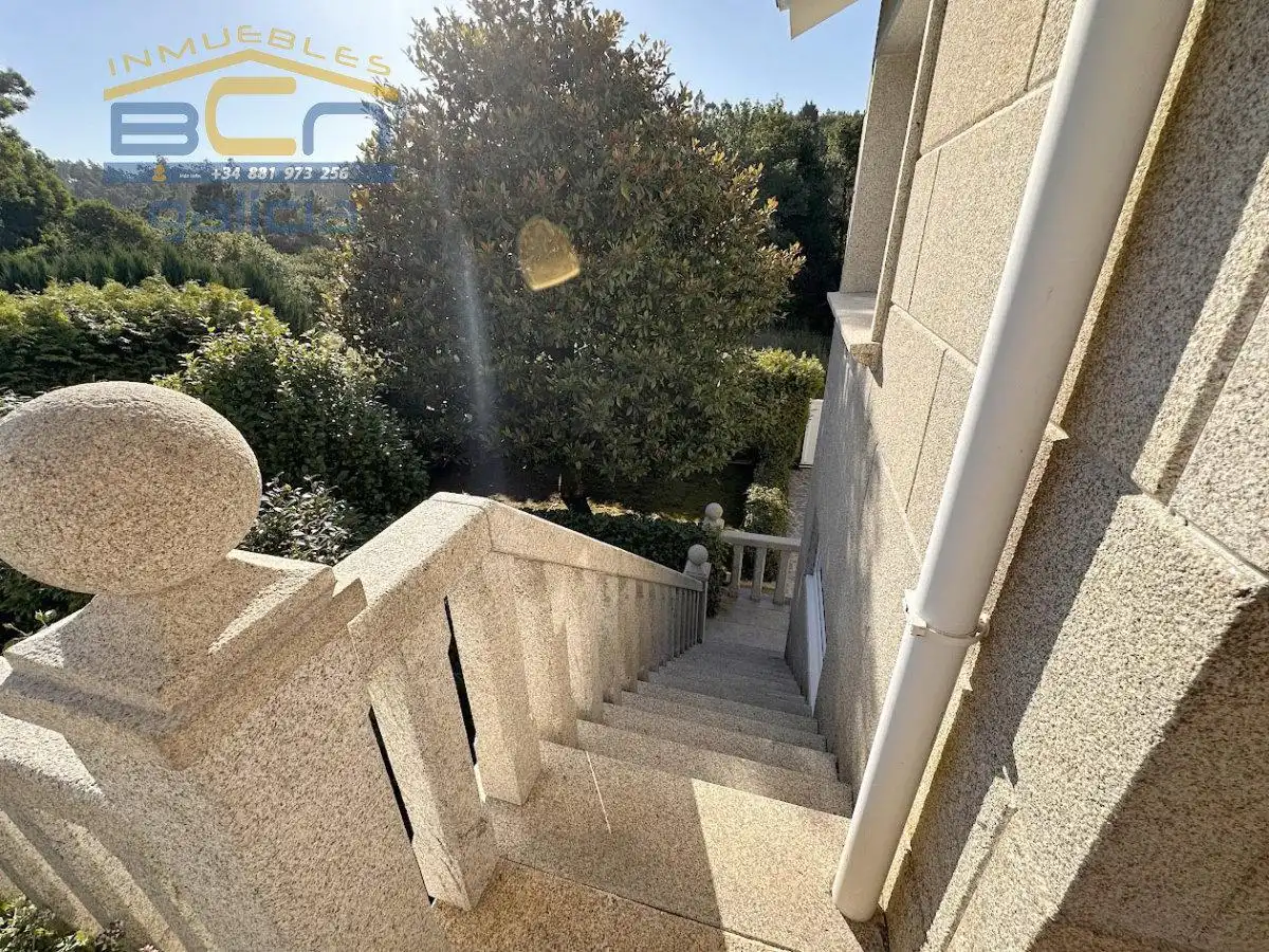 Vista exterior de Casa o xalet en venda en Santiago de Compostela  amb Calefacció, Jardí privat i Piscina