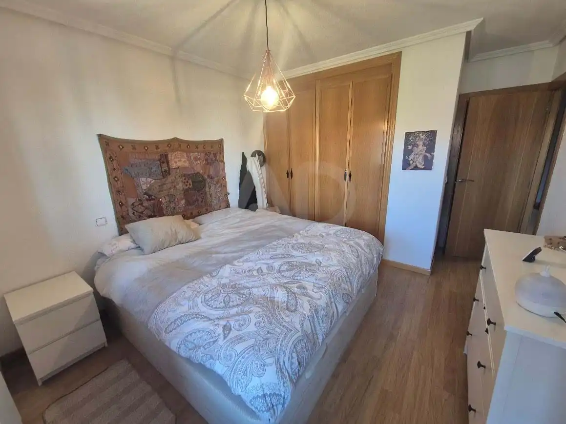 Dormitori de Casa adosada en venda en Monterrubio de Armuña amb Calefacció i Terrassa
