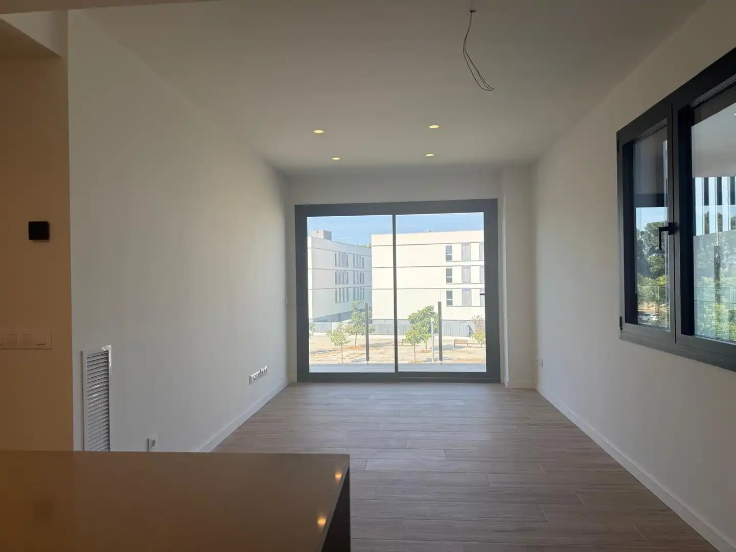 Living room of Flat for rent in Girona  with Storage room, Balcony and Community pool