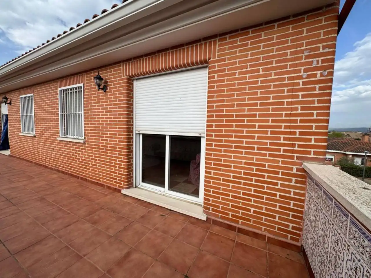 Vista exterior de Casa o chalet en venta en Meco con Calefacción, Jardín privado y Terraza