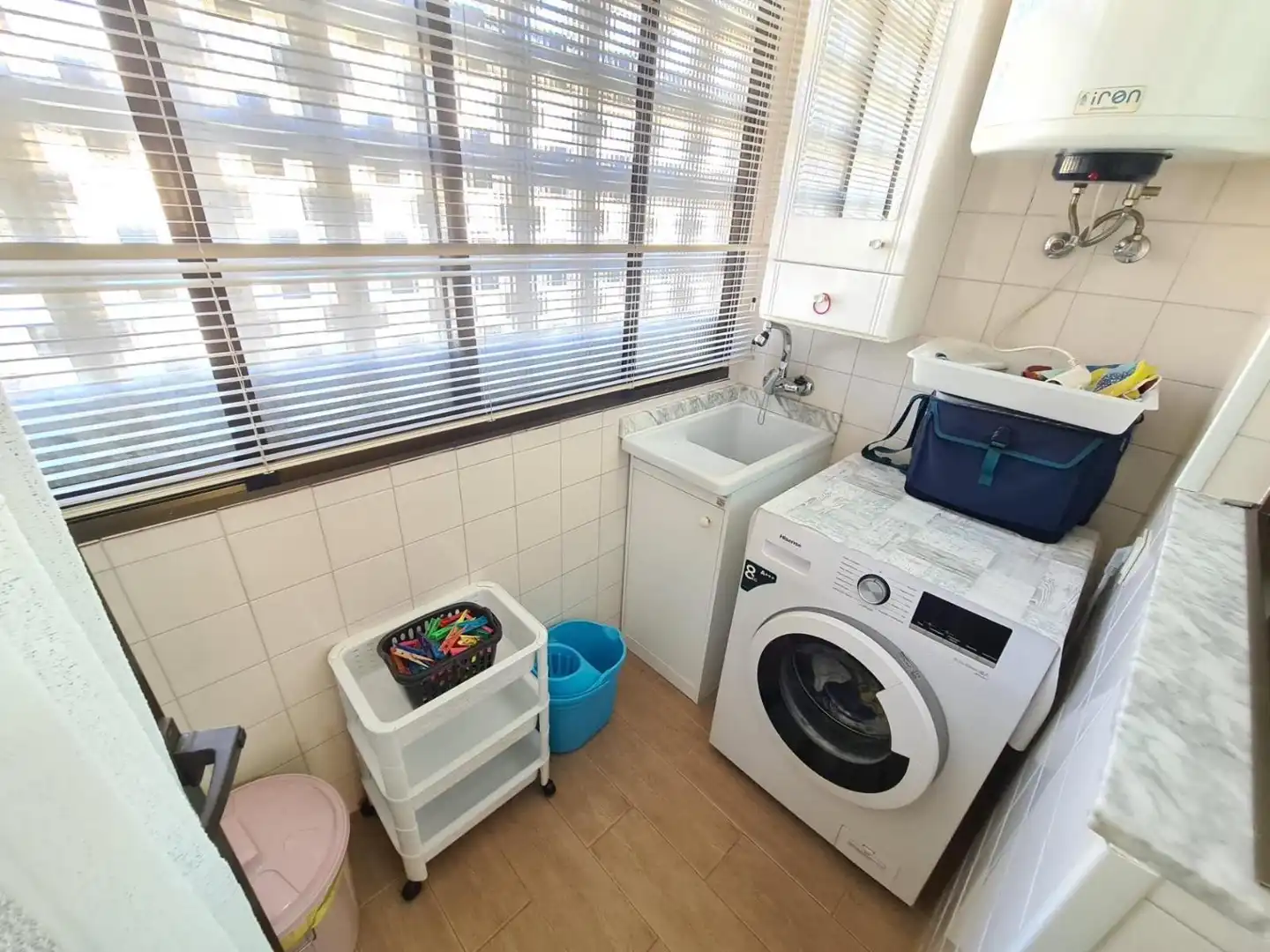 Cuina de Apartament de lloguer en Guardamar del Segura amb Aire condicionat, Terrassa i Moblat