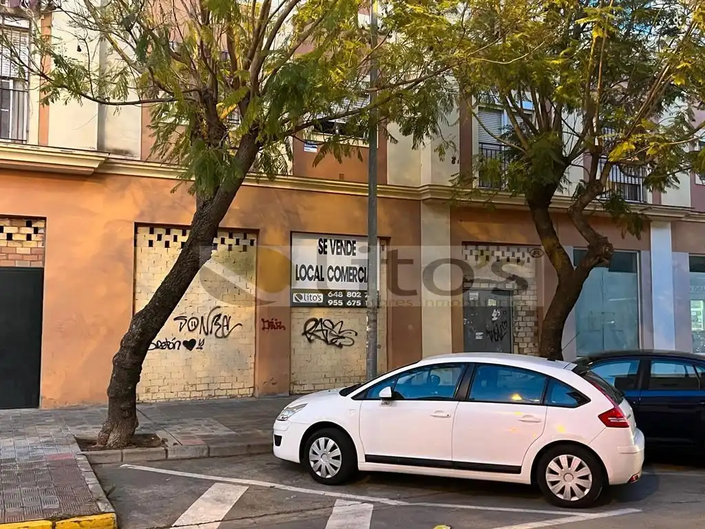 Vista exterior de Local en venta en Dos Hermanas